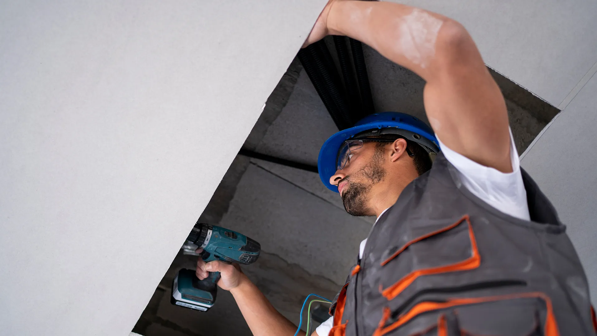 Etageadskillelse, tilpasning af gangbro eller konstruktion